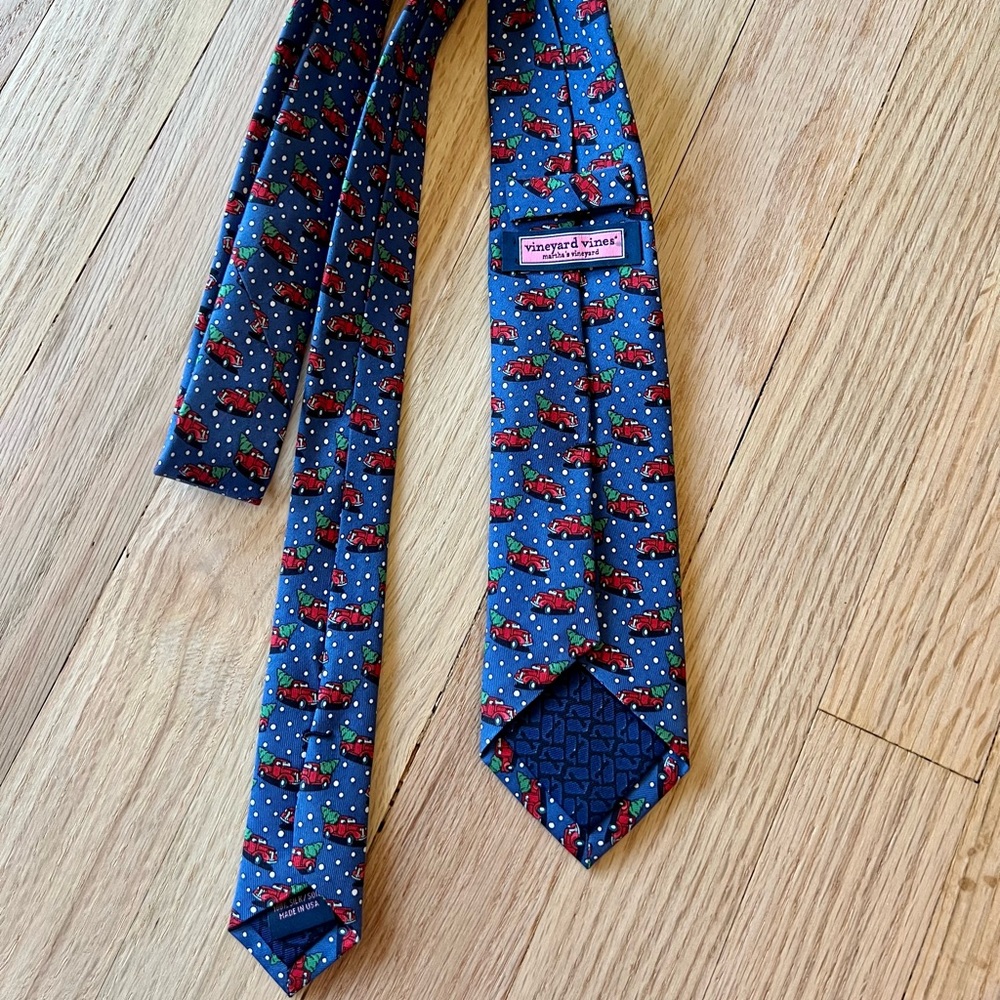 Youth Vineyard Vines holiday tie
